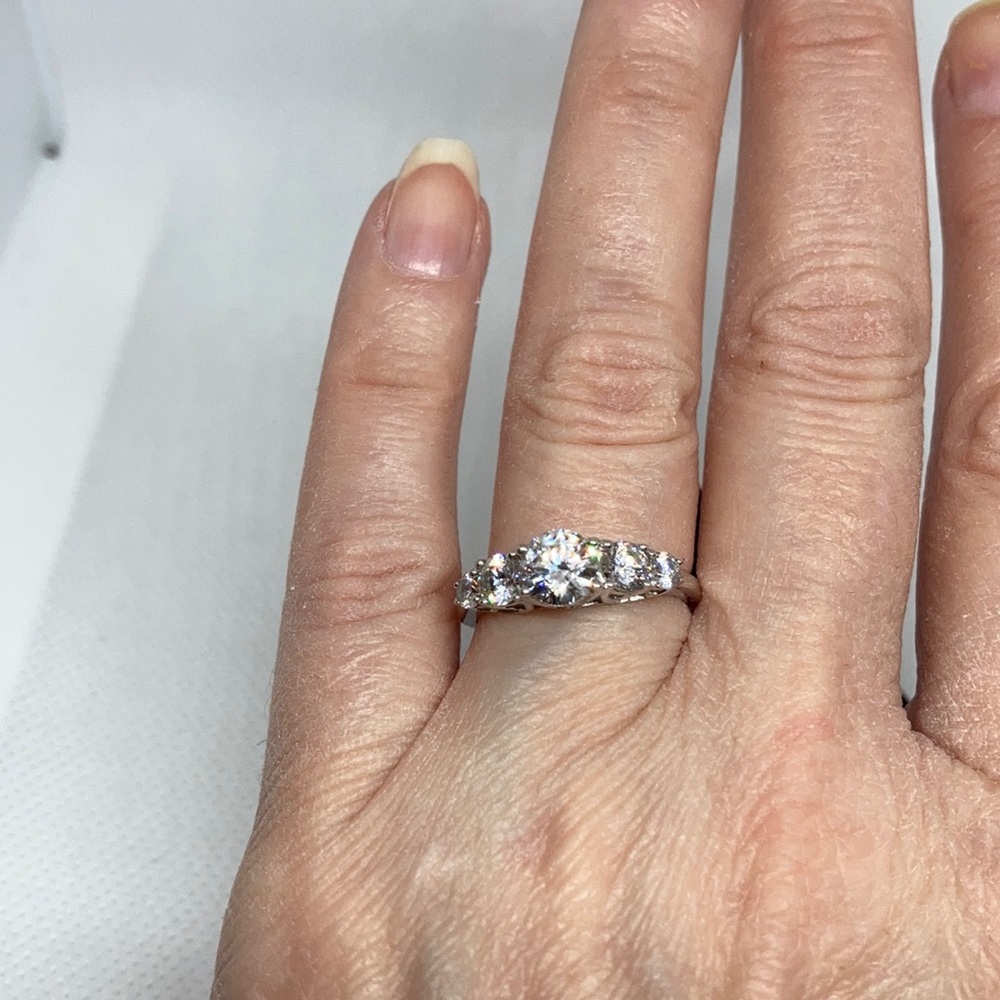 NWT J Francis 5 Round Swarovski Crystal Platinum Over Silver Ring J-26, J-45